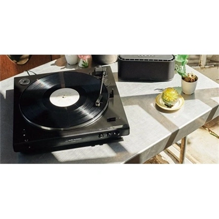AUDIO TECHNIKA AT-LP60XBTBK szíjhajtású lemezjátszó, BT, teljesen automatikus működtetésű, fekete