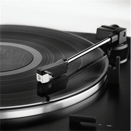 AUDIO TECHNIKA AT-LP60XBTBK szíjhajtású lemezjátszó, BT, teljesen automatikus működtetésű, fekete