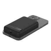 Belkin BoostCharge power bank - mágneses, vezeték nélküli, 5000mAh, állvány, fekete Belkin BoostCharge power bank - mágneses, vezeték nélküli, 5000mAh, állvány, fekete