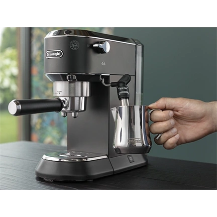 DeLonghi DEDICA style EC685BK eszpresszó kávéfőző