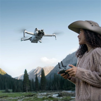 Dji Mini 4 Pro drón Fly More Combo (DJI RC 2)