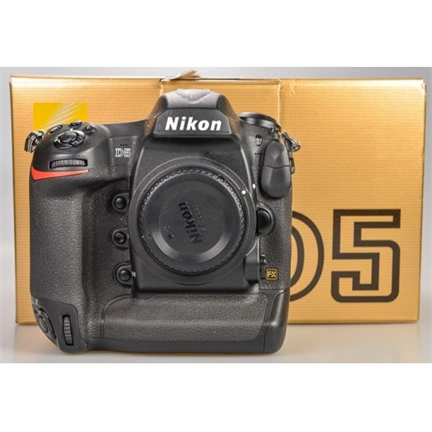 Használt Nikon D5 váz Sn:6000401