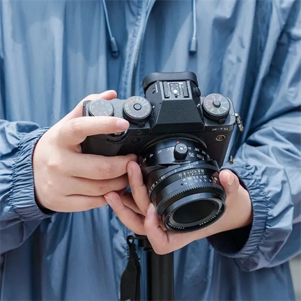 TTArtisan APS-C tilt 35mm f1.4 Sony E mount