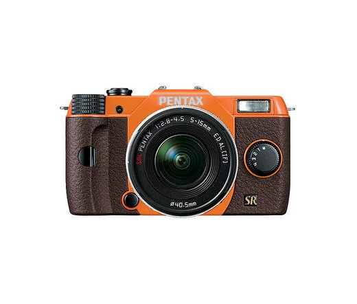 Pentax Q7 Orange/Brown + zoom 5-15mm