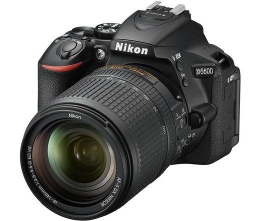 Nikon D5600 AF-S 18-140 VR szett