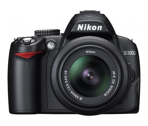 Nikon D3000 + 18-105 DX VR Kit