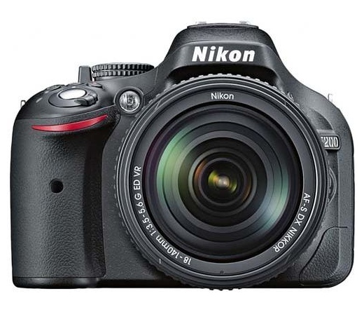 Nikon D5200 + 18-140 VR kit